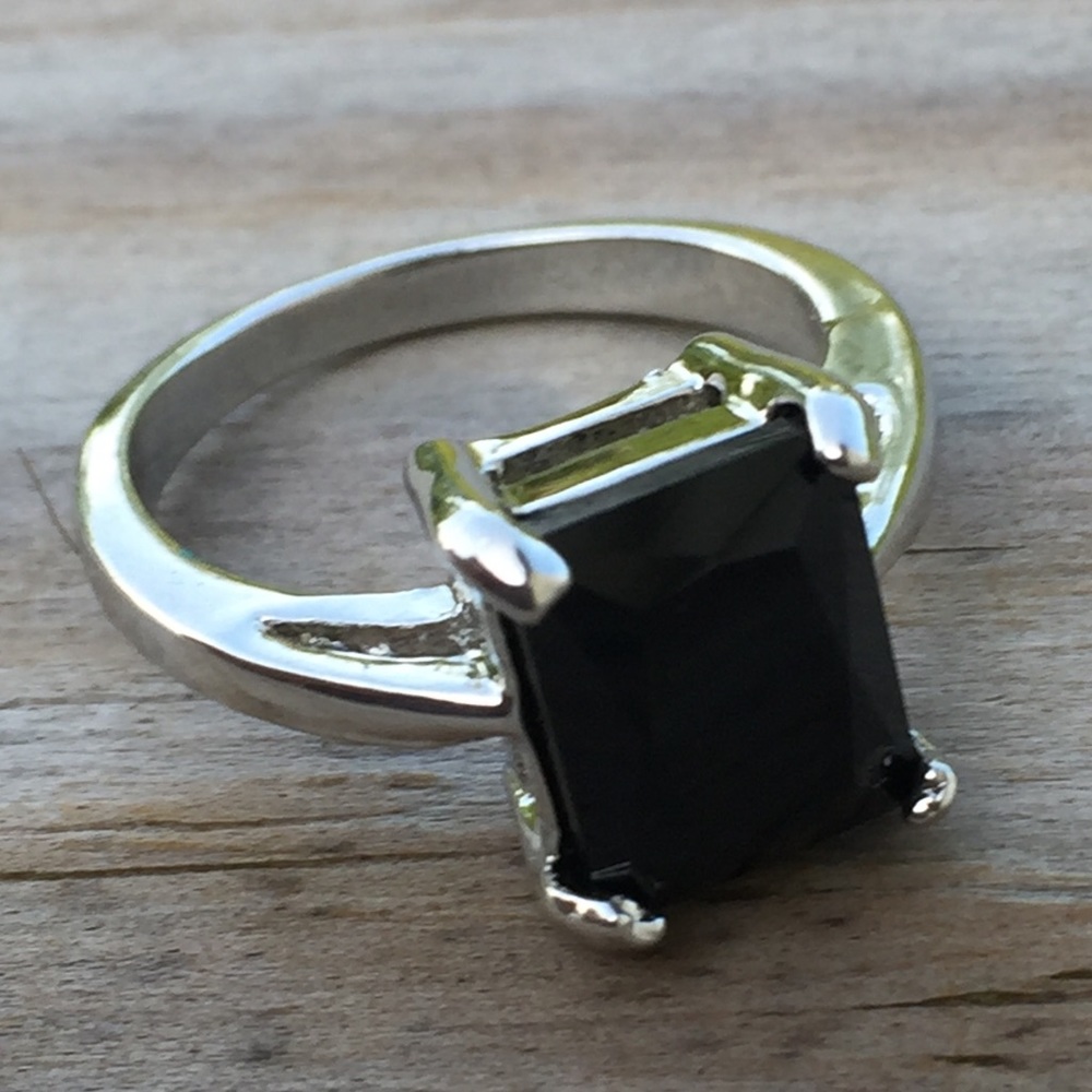 Black Sapphire luxury cut fashion ring - Picture 3 of 8